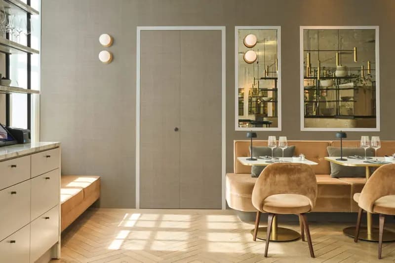 Restaurant papered in High Performance Essence Netting by Omexco (HPE305)